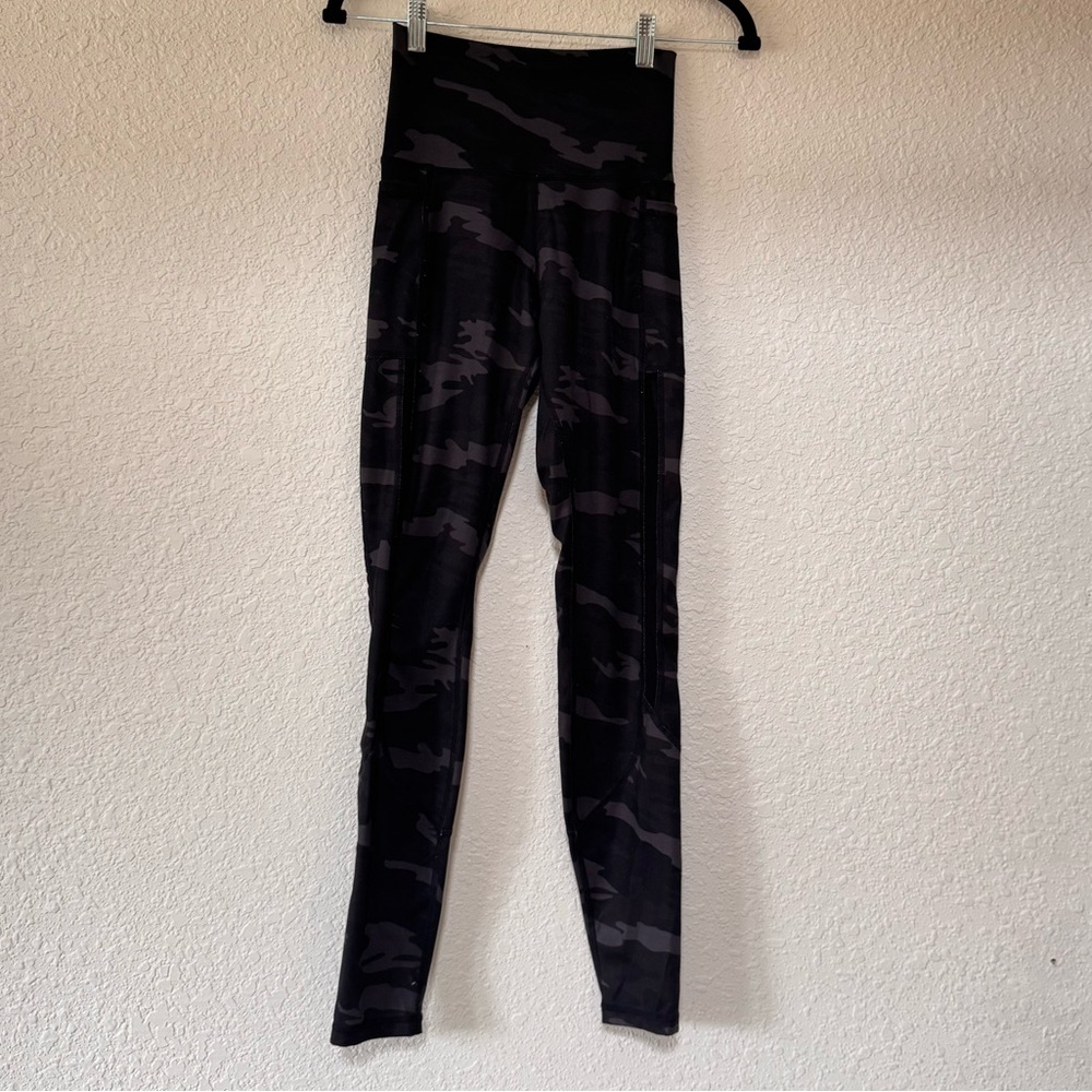 Peach Perfect Black Camouflage Leggings